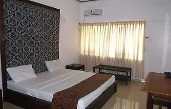 Sea Garden Hotel Negombo 2*,